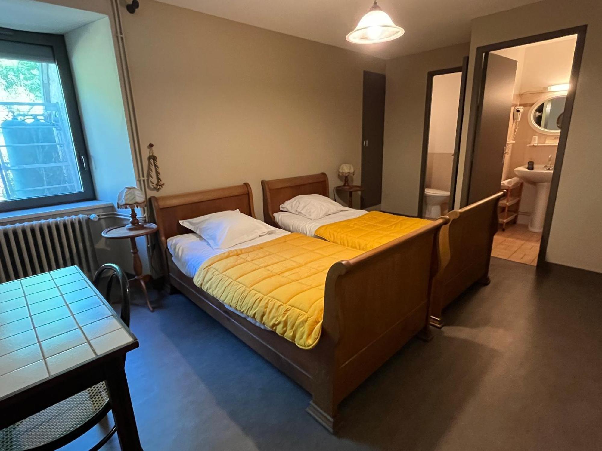 Gite-Auberge Du Pont De Lanau Neuveglise Ngoại thất bức ảnh