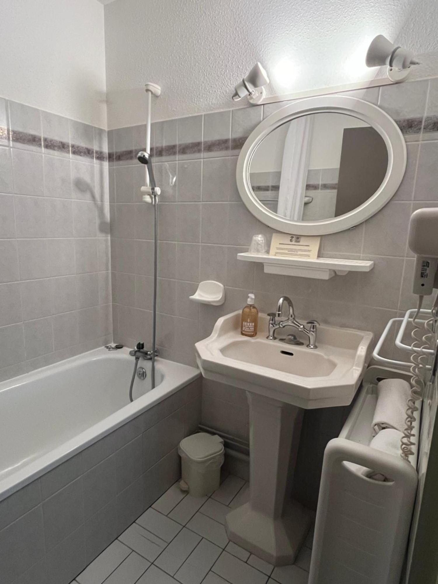 Gite-Auberge Du Pont De Lanau Neuveglise Ngoại thất bức ảnh