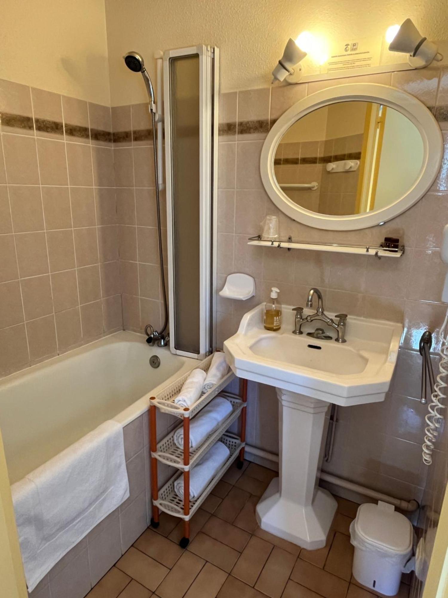 Gite-Auberge Du Pont De Lanau Neuveglise Ngoại thất bức ảnh