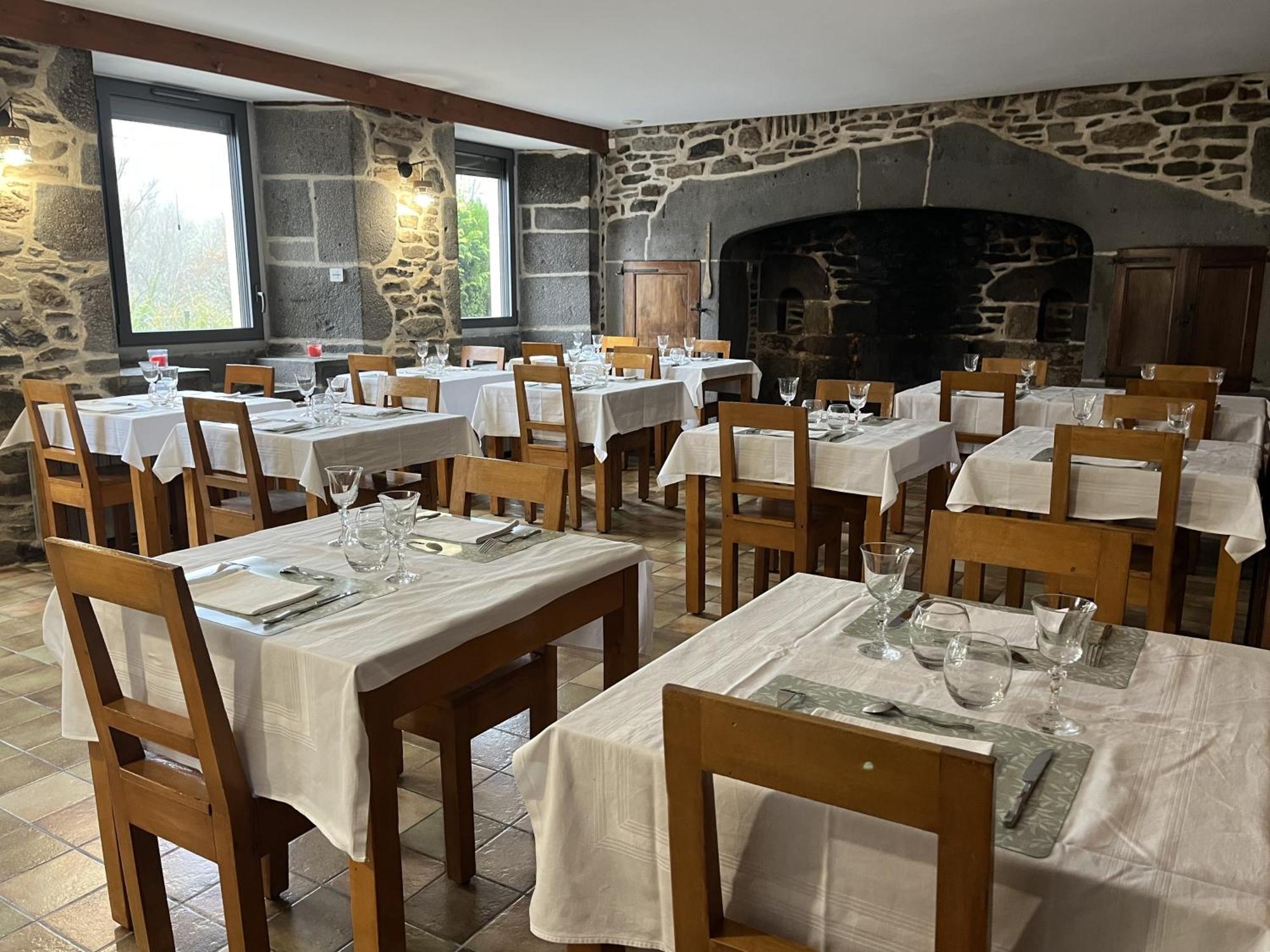 Gite-Auberge Du Pont De Lanau Neuveglise Ngoại thất bức ảnh