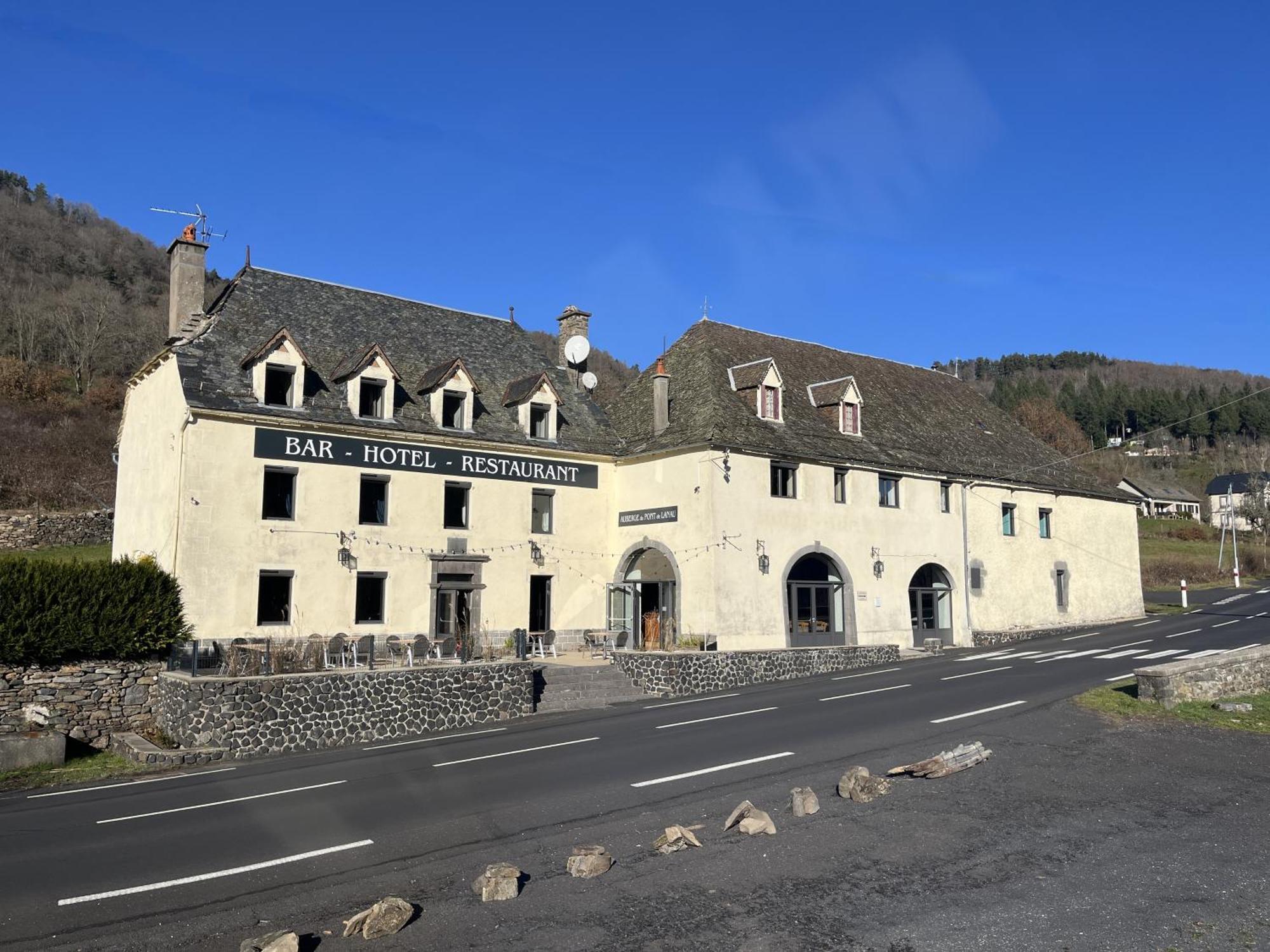Gite-Auberge Du Pont De Lanau Neuveglise Ngoại thất bức ảnh